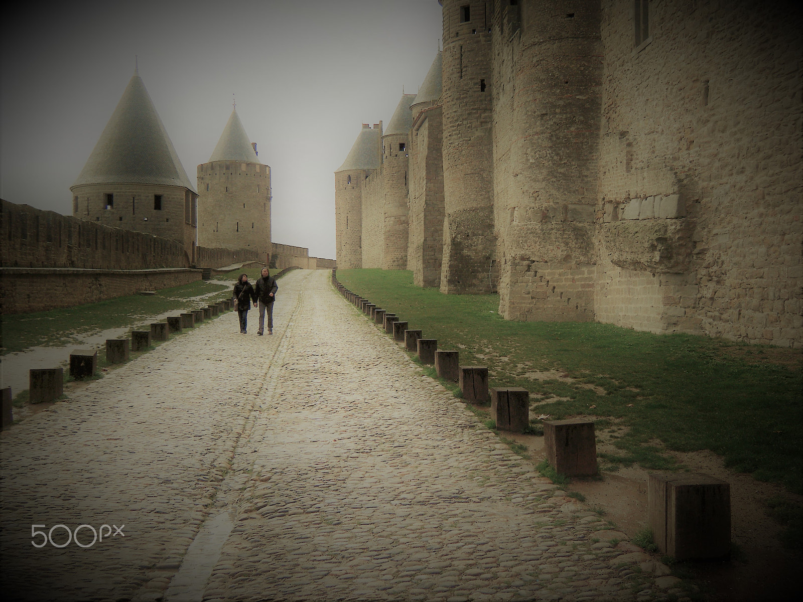 Fujifilm FinePix Z30 sample photo. 2 alone  in carcassonne citée photography