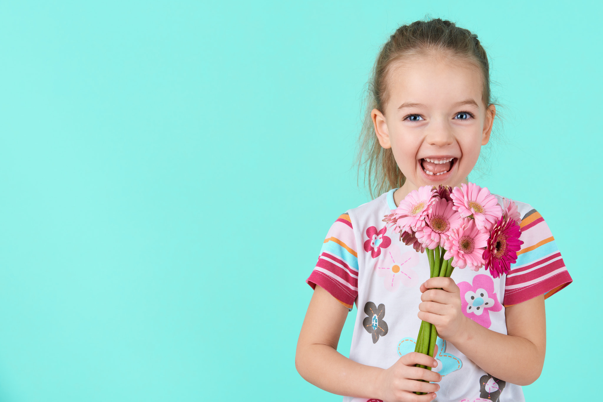 Nikon D810 sample photo. Adorable little girl with cheeky smile and face expression holding bouquet of pink gerbera... photography