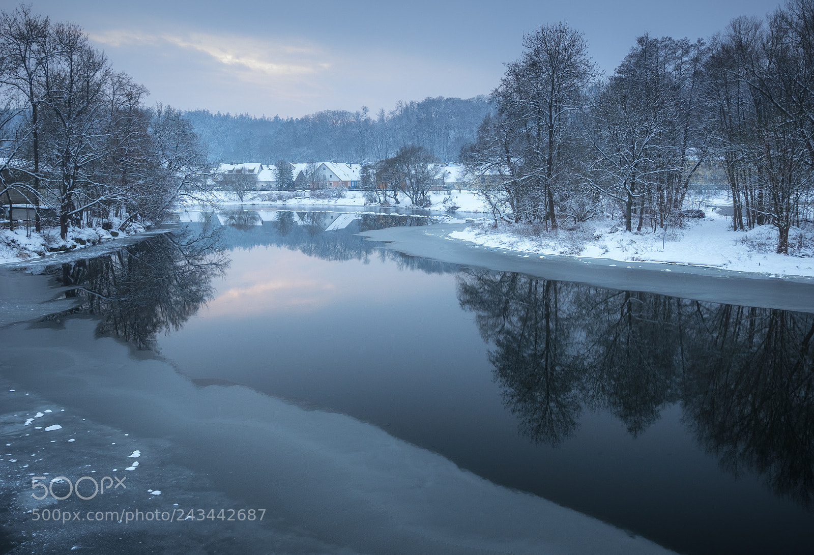 Olympus OM-D E-M1 sample photo. Icy river photography