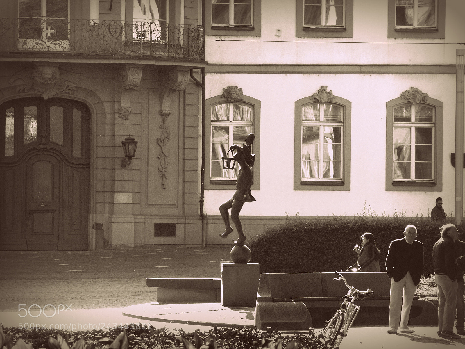 Olympus E-420 (EVOLT E-420) sample photo. Dancing at the fountain photography