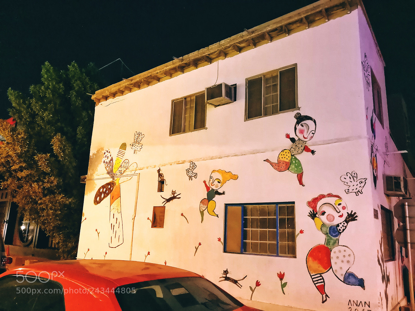 HUAWEI Mate 10 sample photo. Lovely painting on........ photography