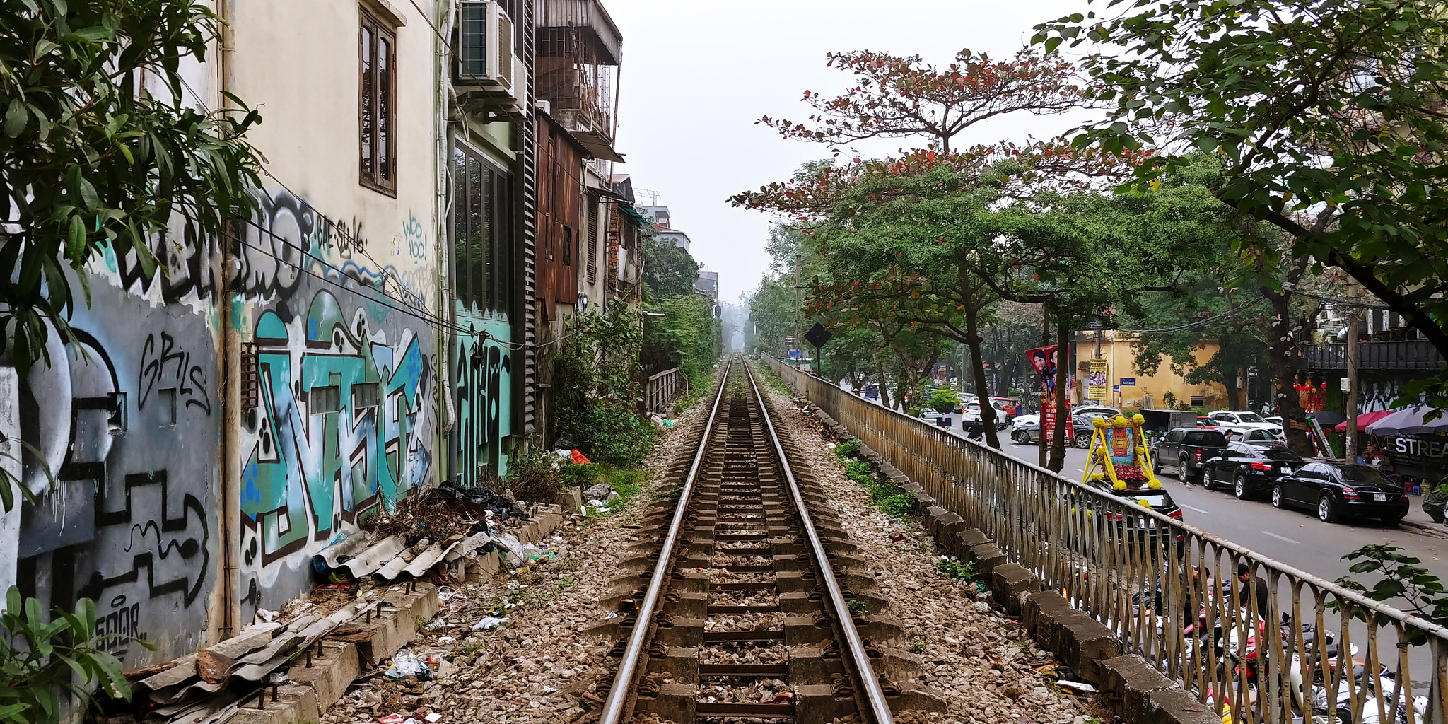 LG M-V300S sample photo. An railroad in hanoi photography
