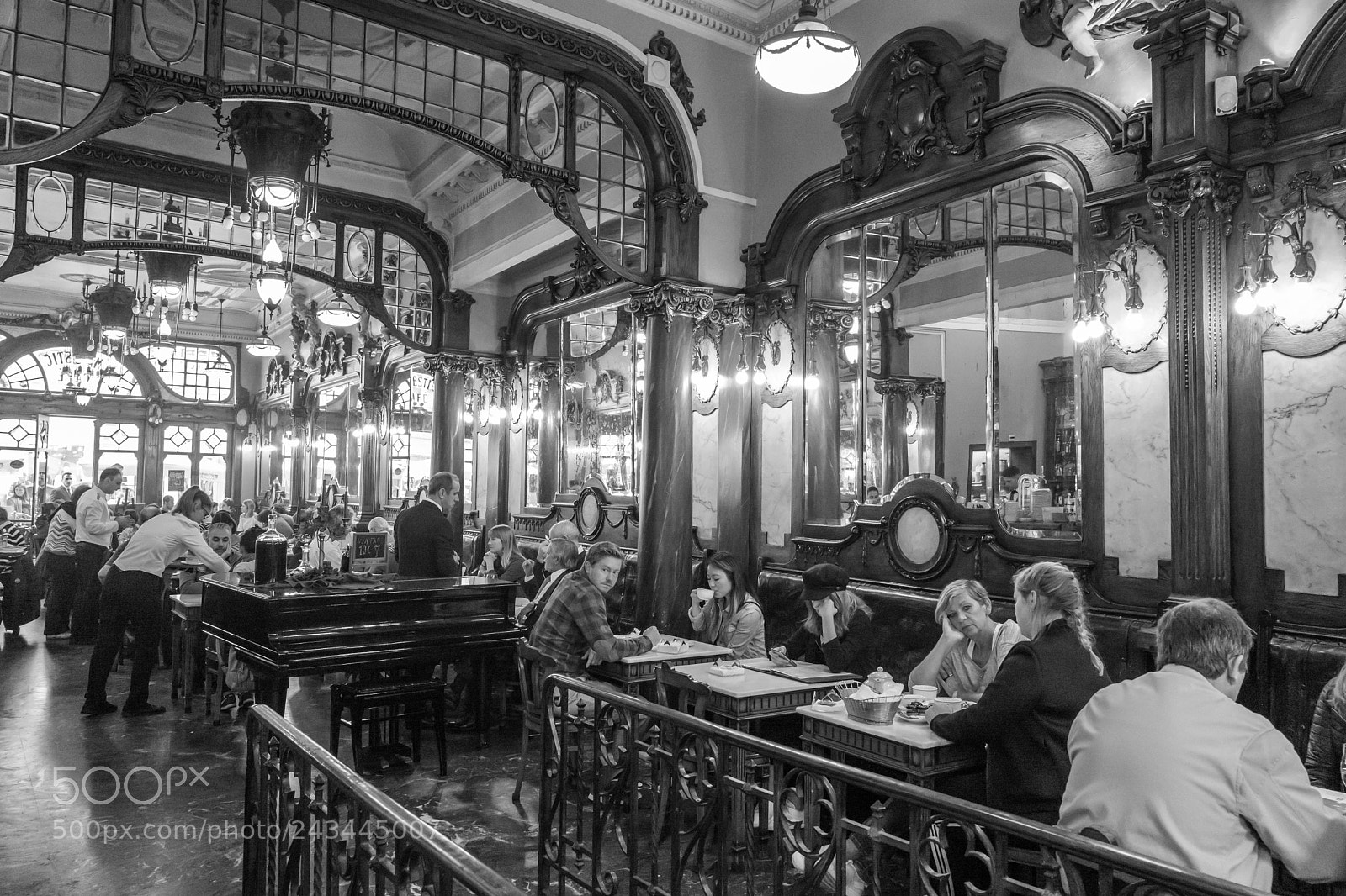 Leica Q (Typ 116) sample photo. The majestic cafe, oporto. photography