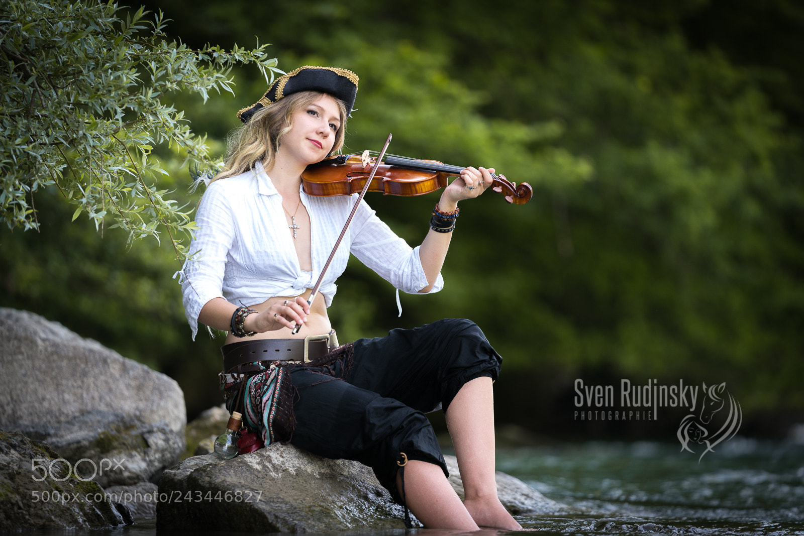 Sony a7R II sample photo. Playing violin on the photography