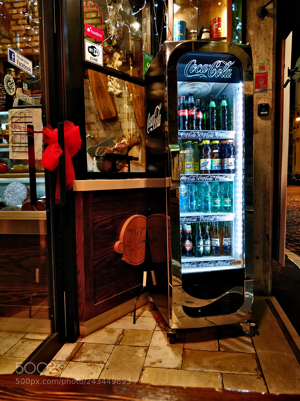 OnePlus 5 sample photo. Nightlife photography