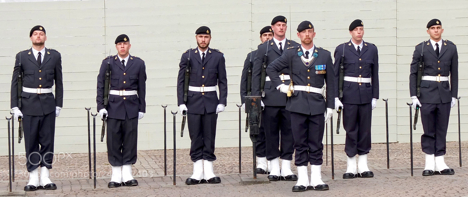 Fujifilm X10 sample photo. Change of guards, stockholm photography