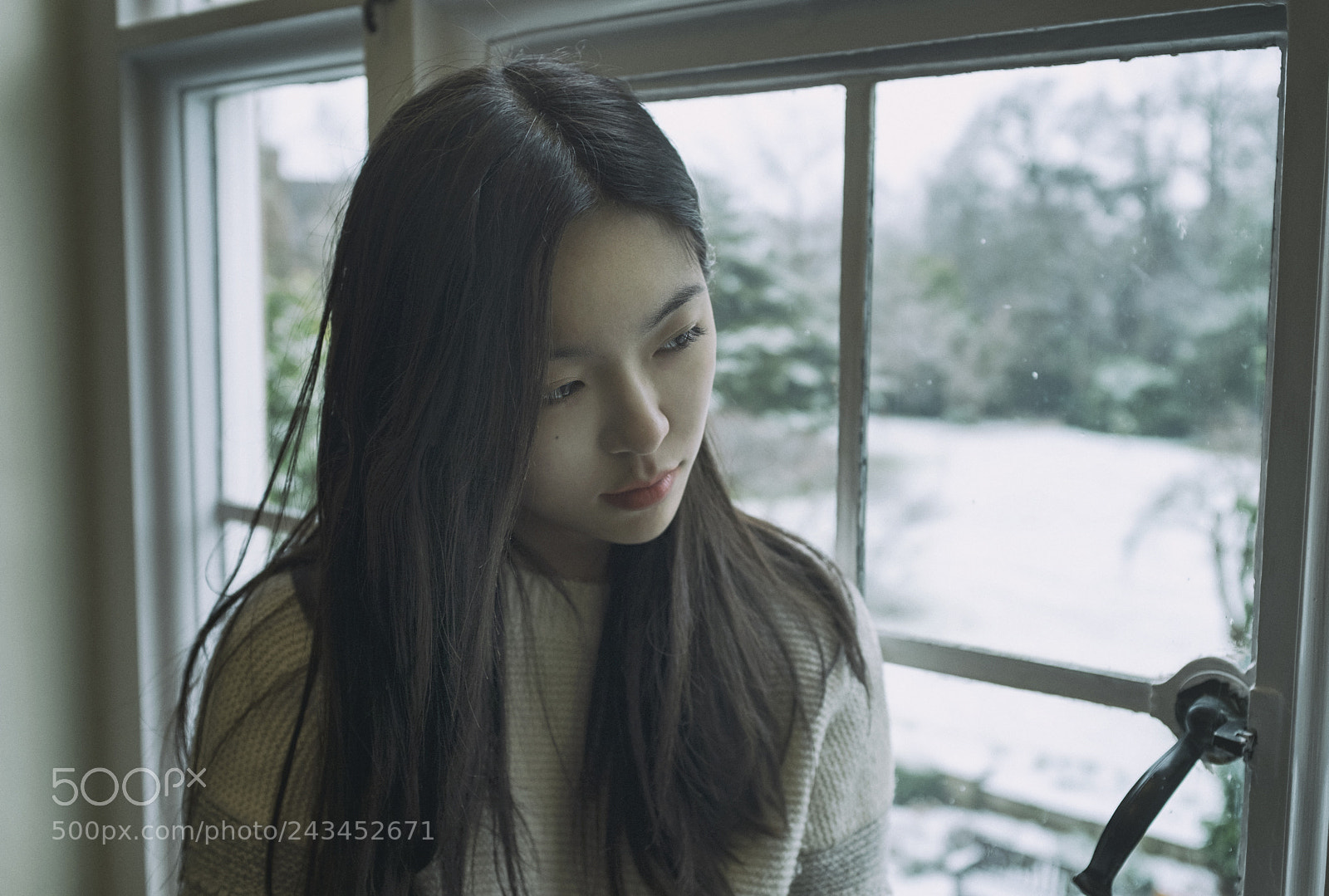 Fujifilm X100F sample photo. Looking at the snow photography