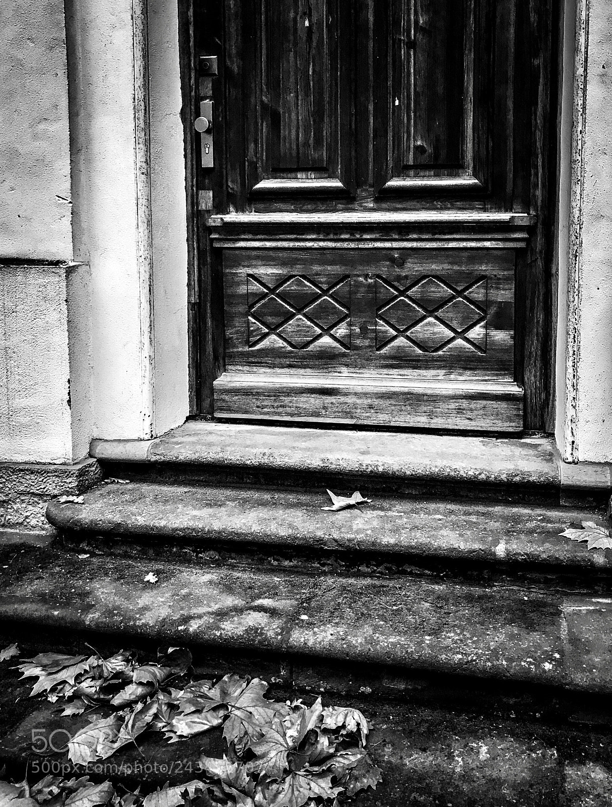 Apple iPhone 7 sample photo. Old door photography