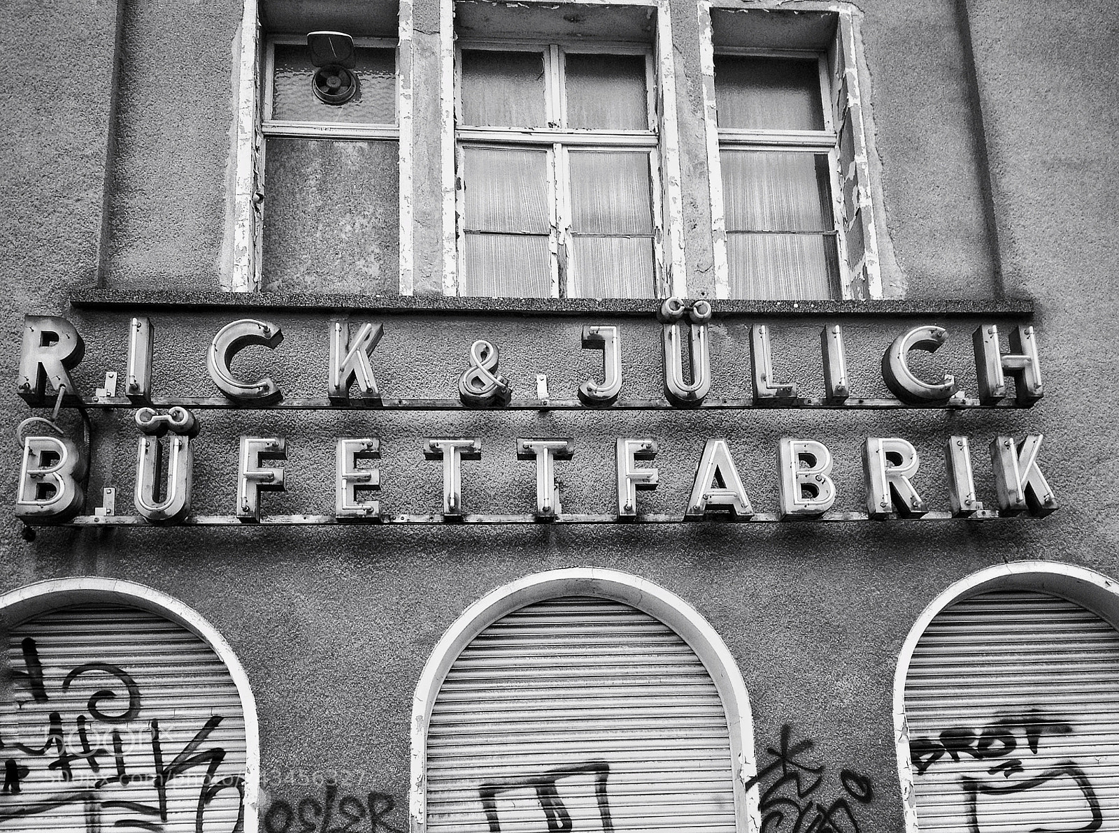 Apple iPhone 4S sample photo. Fabrik sign photography