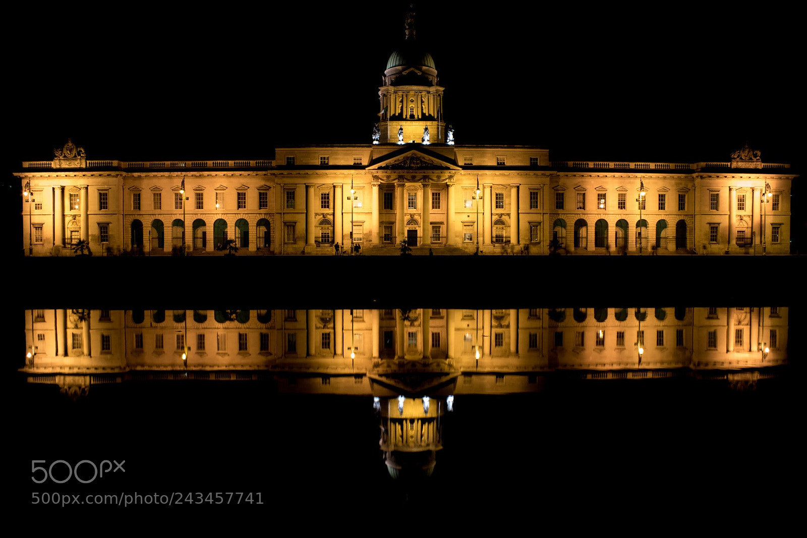 Canon EOS 7D Mark II sample photo. Customs house photography