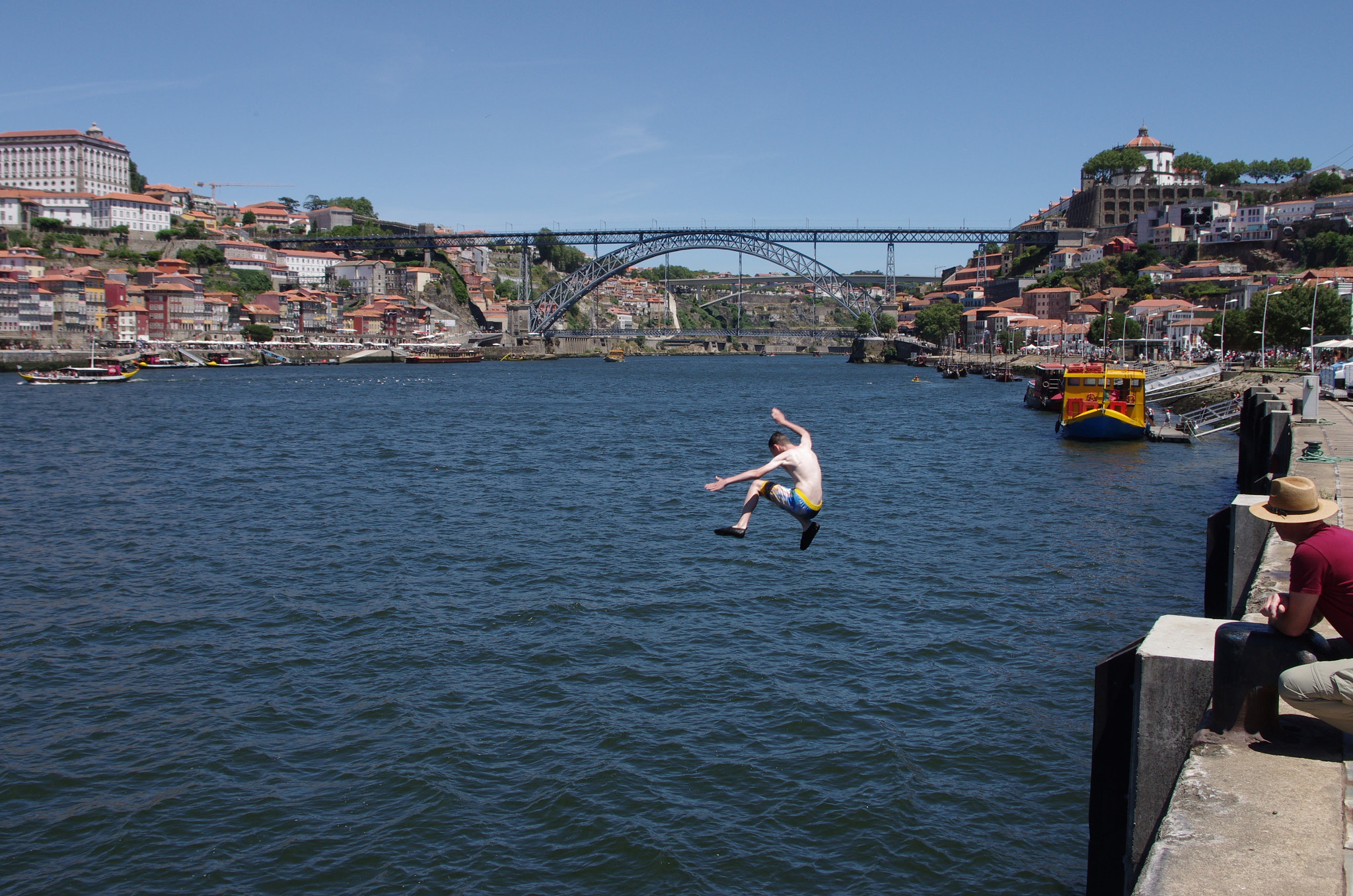 Pentax smc DA 18-55mm F3.5-5.6 AL WR sample photo. Splash in the douro photography
