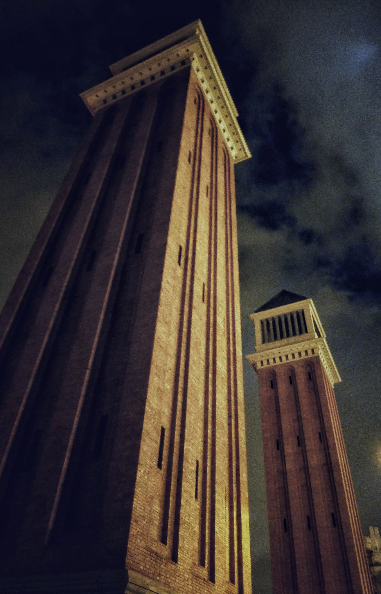 Panasonic Lumix DMC-ZS20 (Lumix DMC-TZ30) sample photo. Venetian towers of barcelona by night photography