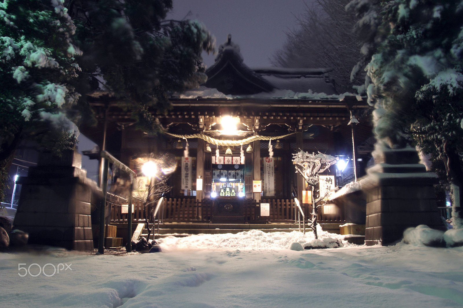 Pentax K-x sample photo. Winter shrine 冬の寺 photography