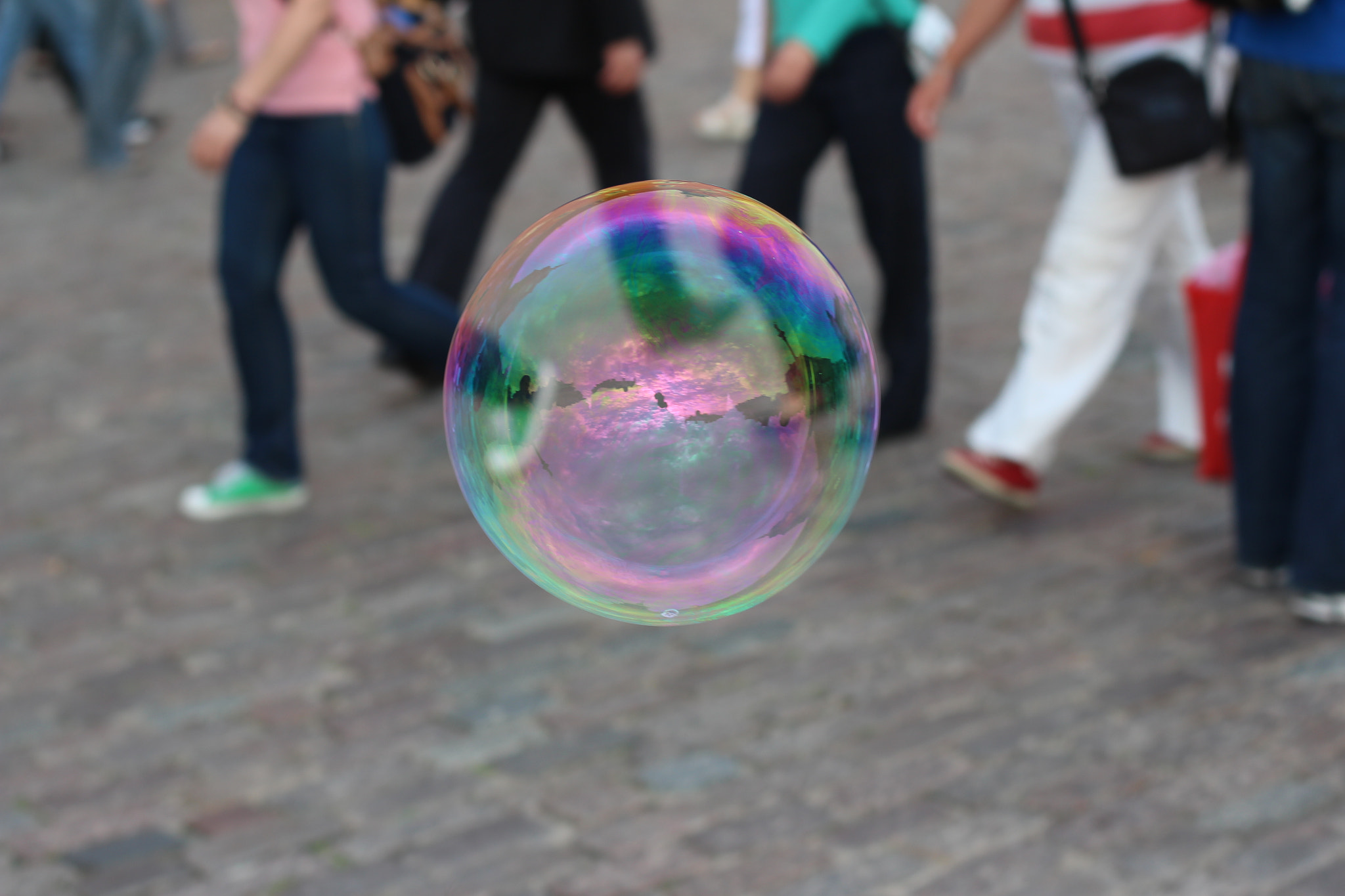 Canon EOS 600D (Rebel EOS T3i / EOS Kiss X5) + Canon EF 50mm F1.4 USM sample photo. Bubble photography