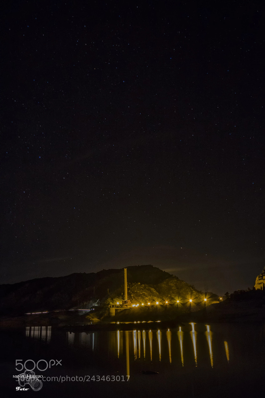 Canon EOS 550D (EOS Rebel T2i / EOS Kiss X4) sample photo. Reflections at night photography