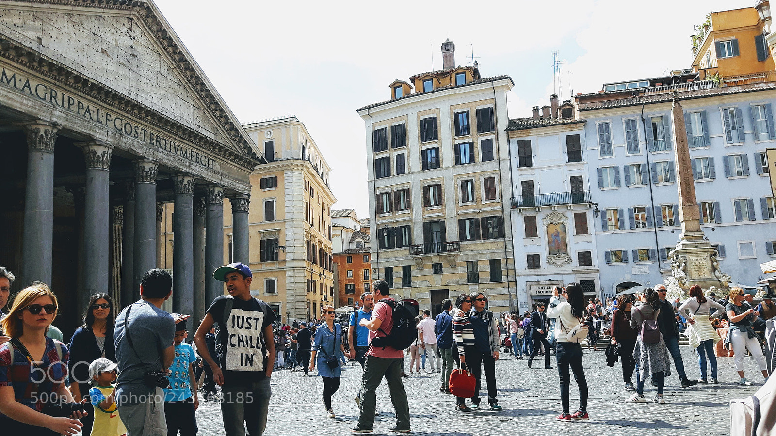 Samsung Galaxy S5 Neo sample photo. Gente en la plaza photography