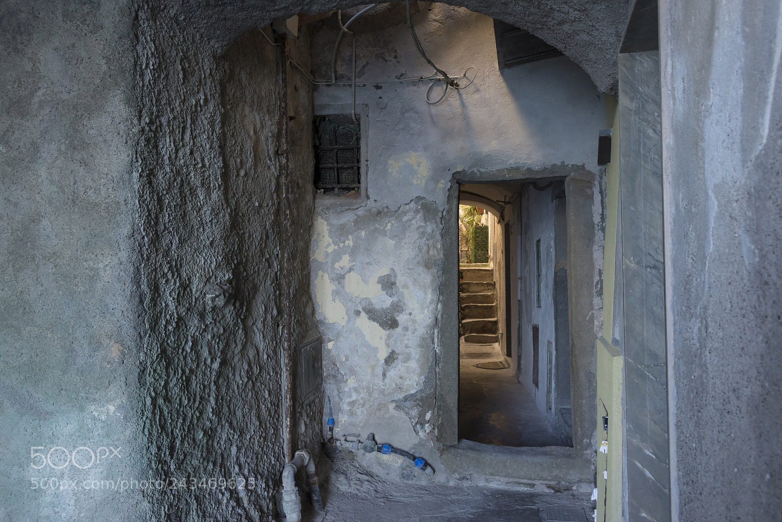 Nikon D600 sample photo. Narrow and narrower photography