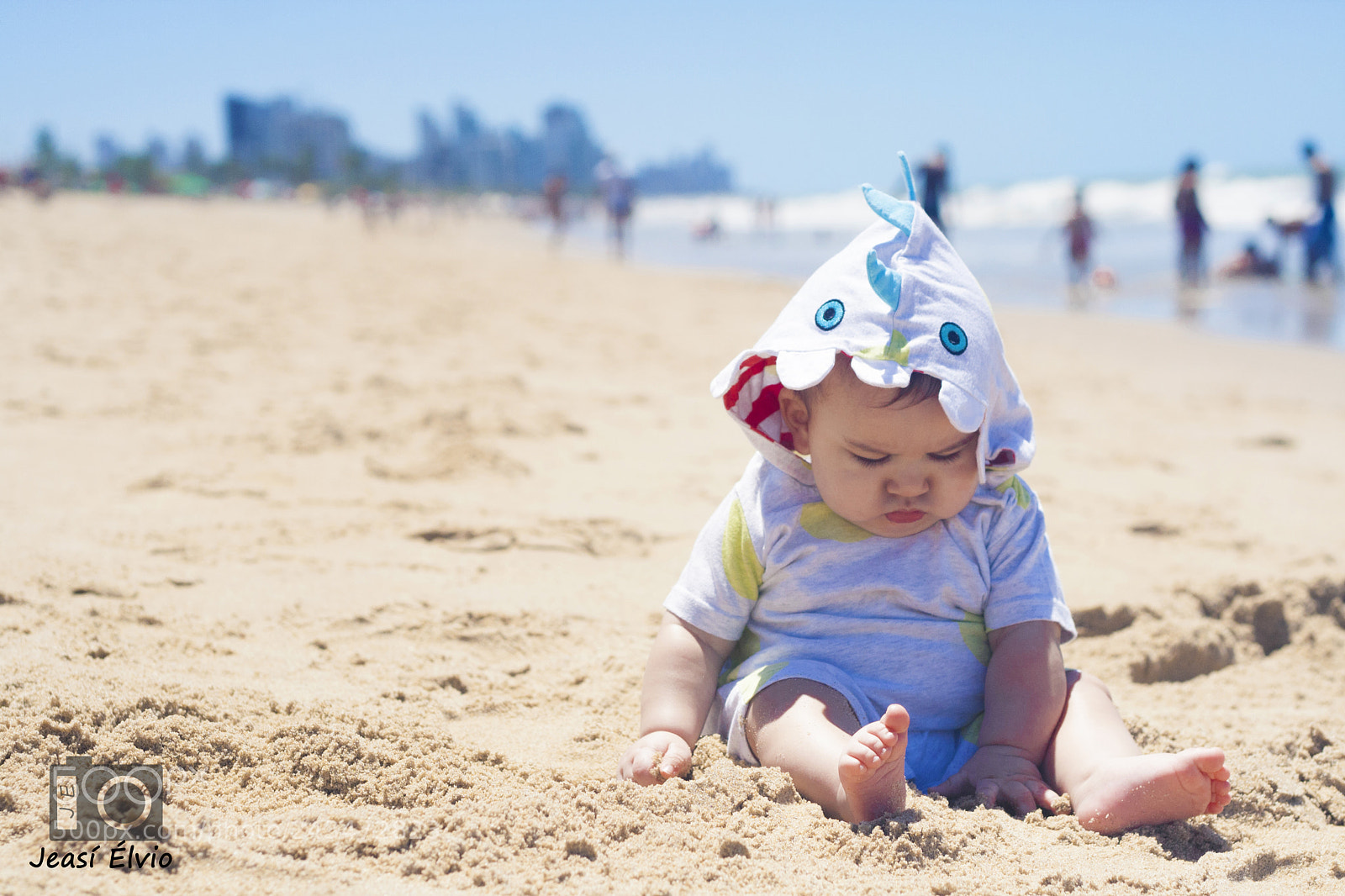 Canon EOS 1000D (EOS Digital Rebel XS / EOS Kiss F) sample photo. Baby in the bach photography