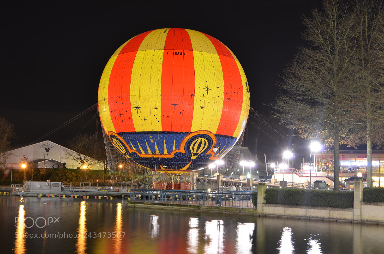 Nikon D5100 sample photo. Montgolfière disney village photography