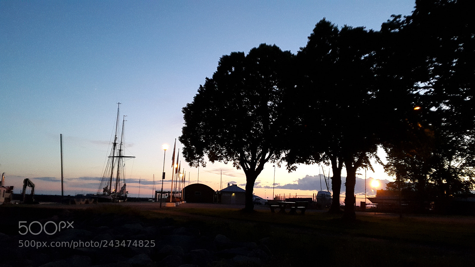 Samsung Galaxy Alpha sample photo. Dark boats photography