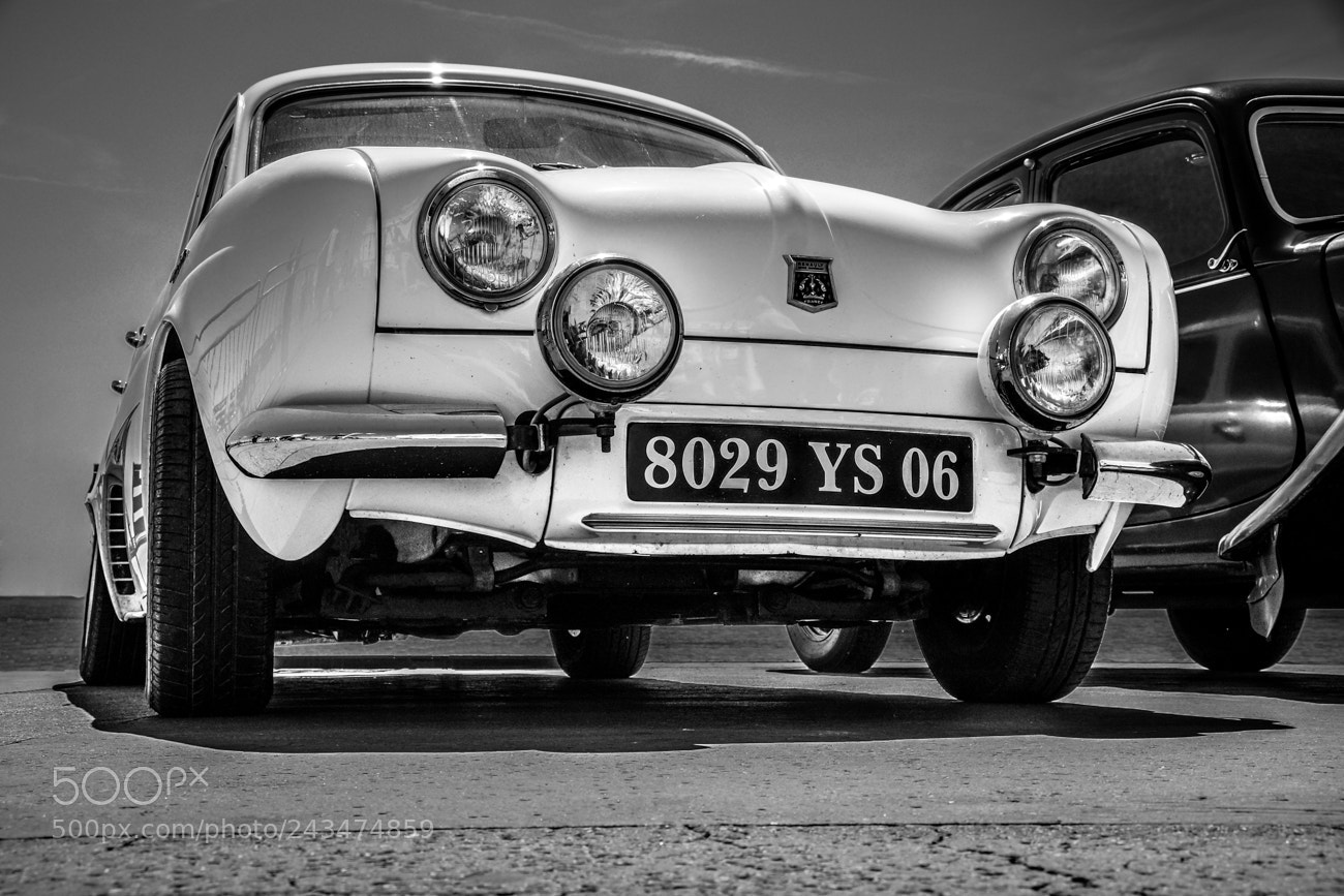 Sony SLT-A77 sample photo. Renault dauphine photography