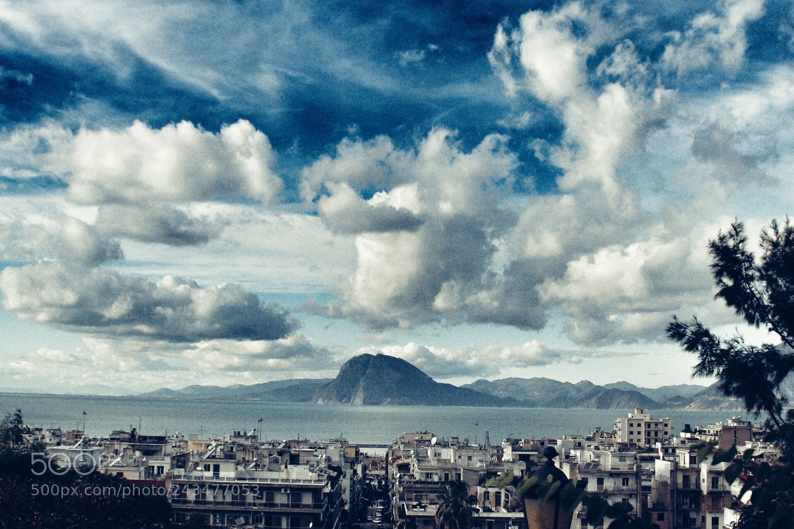 Canon EOS 1300D (EOS Rebel T6 / EOS Kiss X80) sample photo. Clouds over the city photography