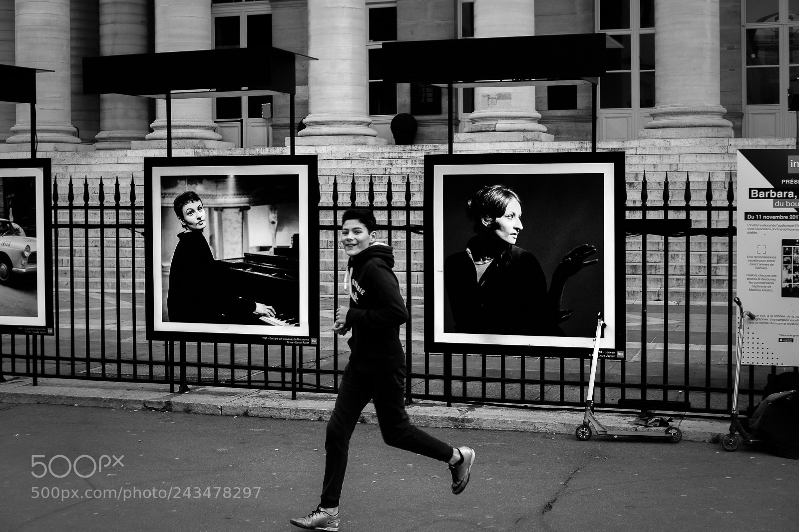Fujifilm X-Pro2 sample photo. Paris, place de la photography