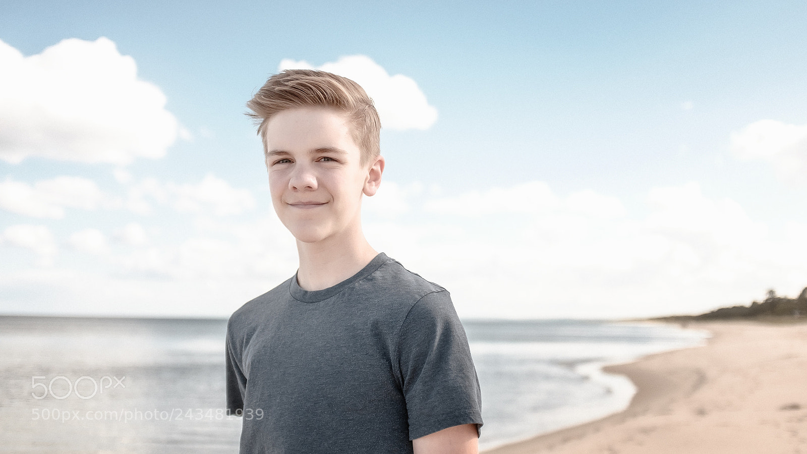Fujifilm X100T sample photo. Boy on beach. photography