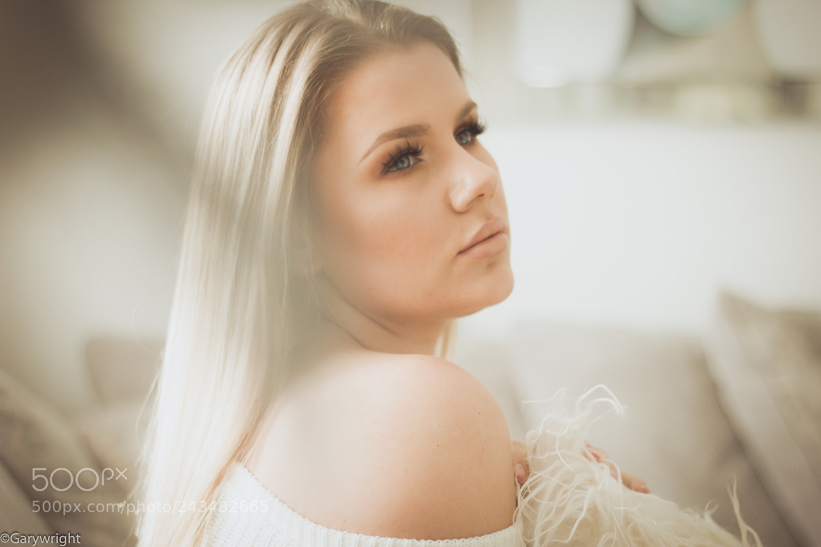 Canon EOS 550D (EOS Rebel T2i / EOS Kiss X4) sample photo. Sylwia, home colour portrait photography