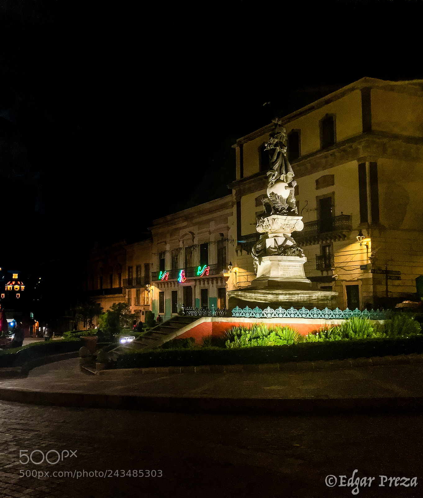 Apple iPhone 6s Plus sample photo. Plaza de la paz photography