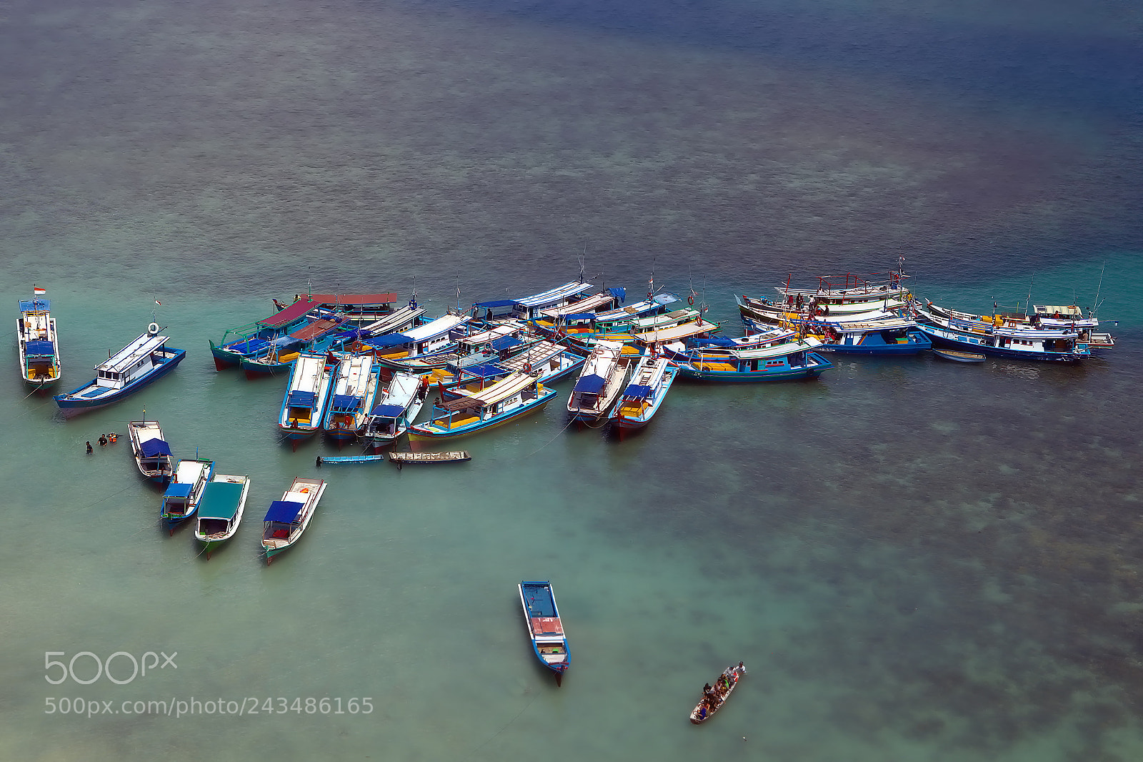 Canon EF 24-70mm F2.8L USM sample photo. Crowded pier photography