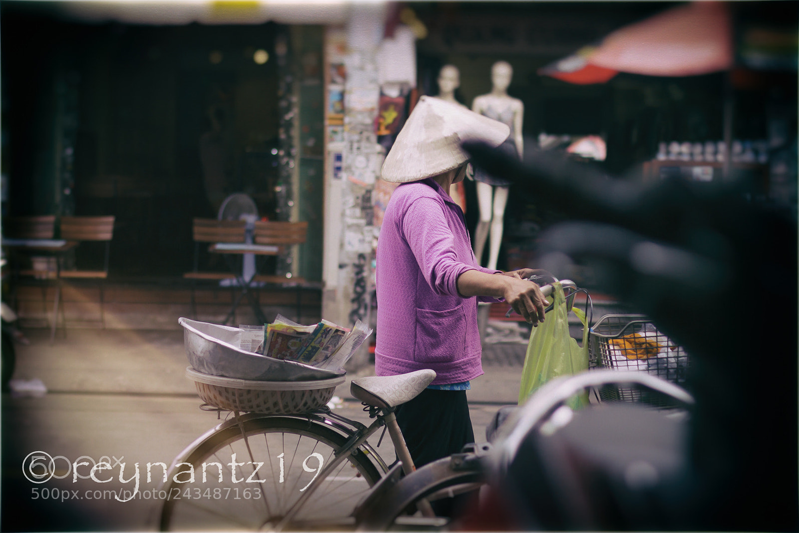 Canon EOS 60D sample photo. Street seller. photography