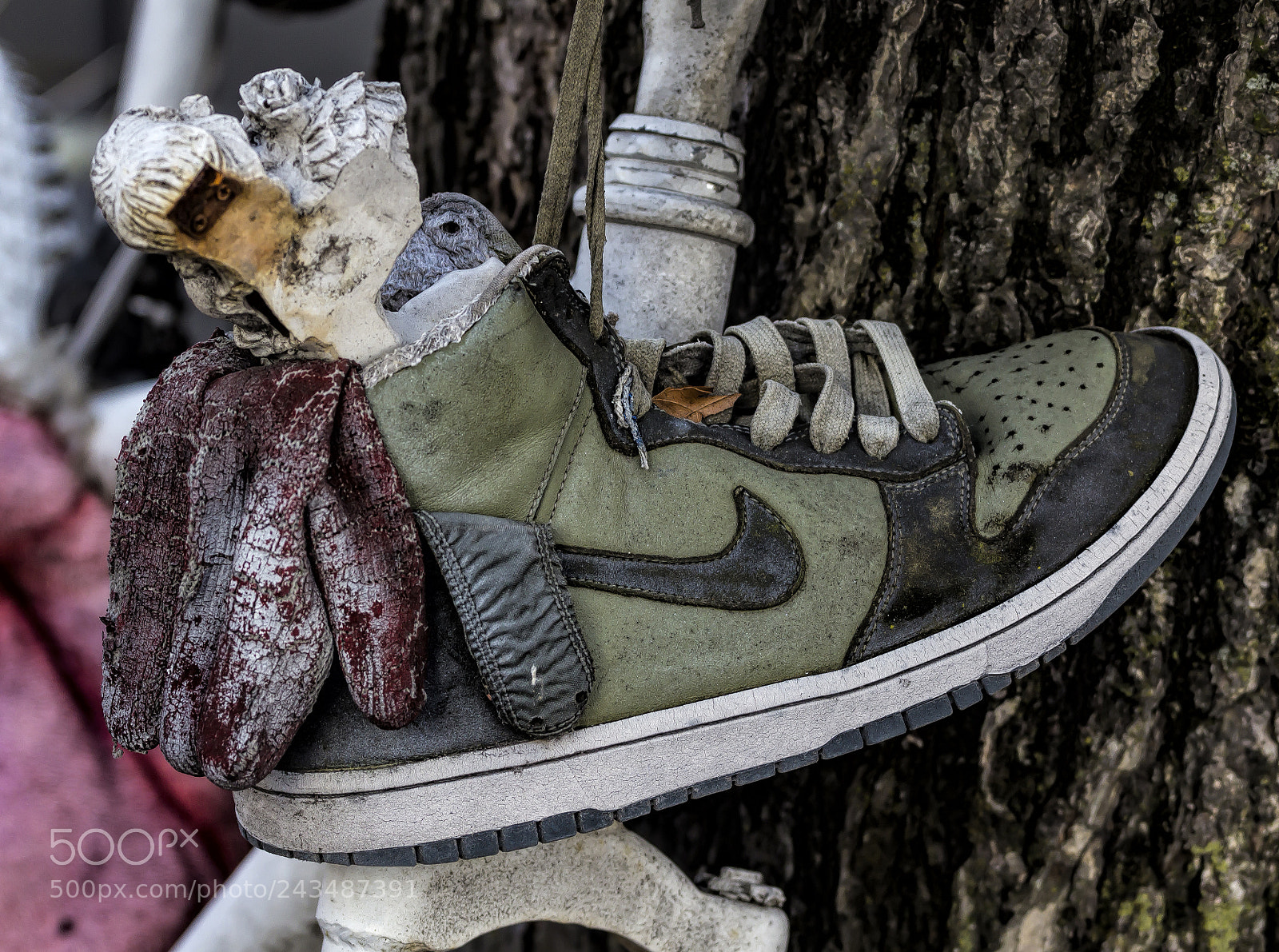 Canon EOS 60D sample photo. Detail - street memorial photography