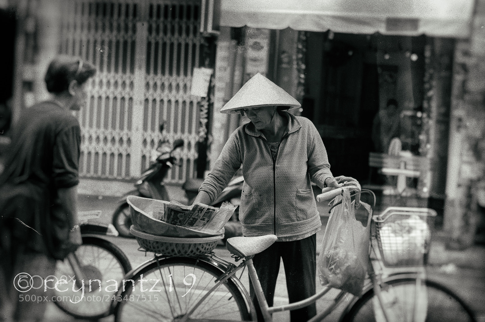 Canon EOS 60D sample photo. Street vendor on a photography