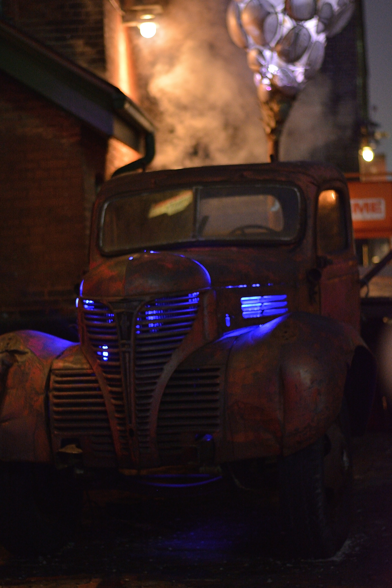 Nikon D5200 + Nikon AF-S Nikkor 50mm F1.8G sample photo. Truck photography