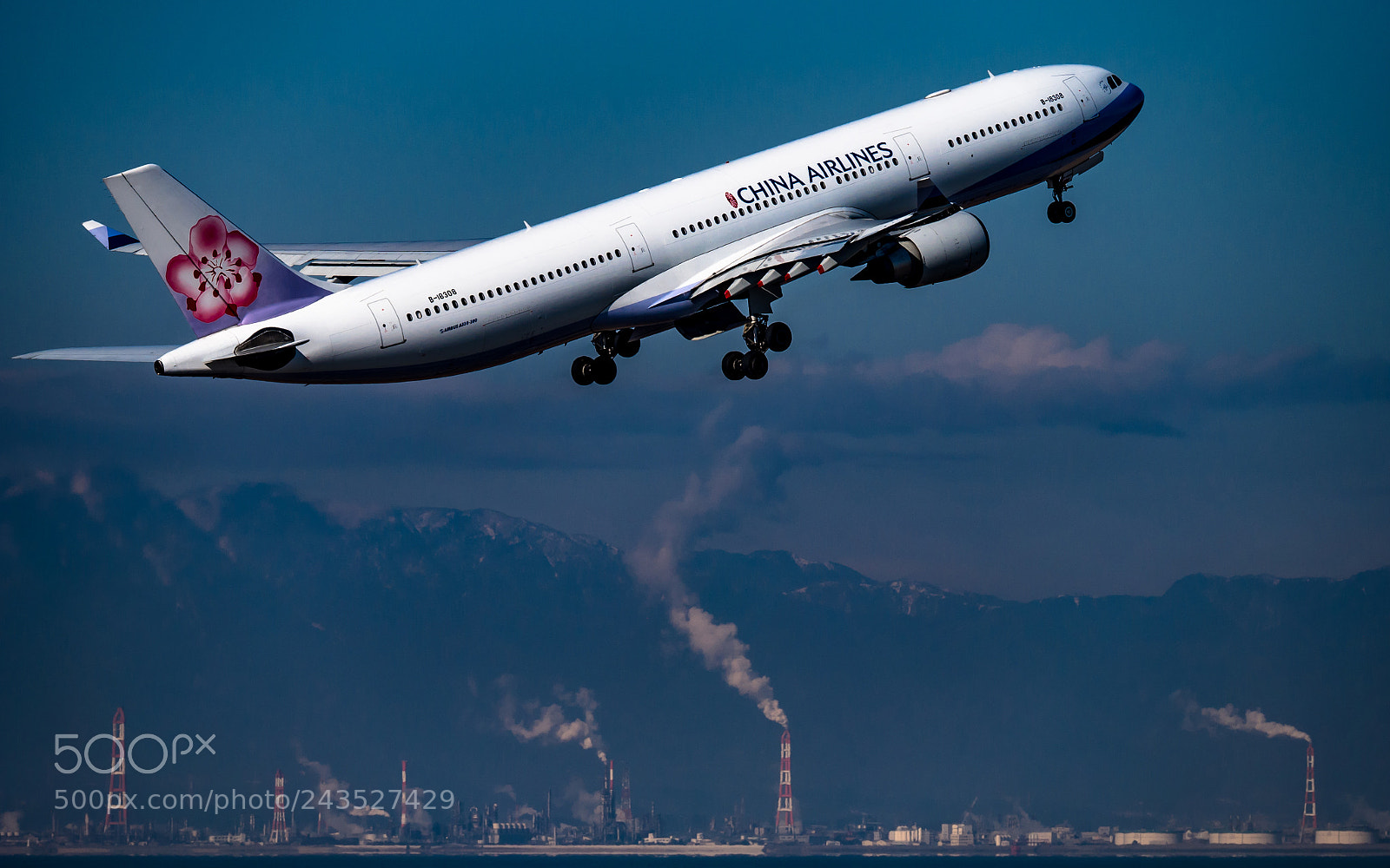 Panasonic Lumix DMC-G7 sample photo. Jet with factory photography
