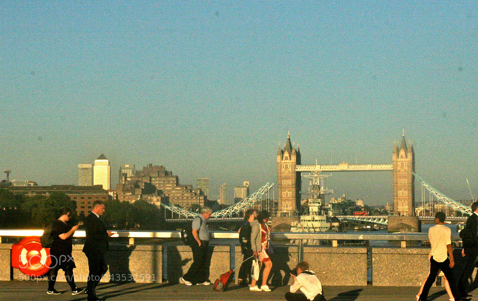 Canon EOS 30D sample photo. Evening sun on london photography