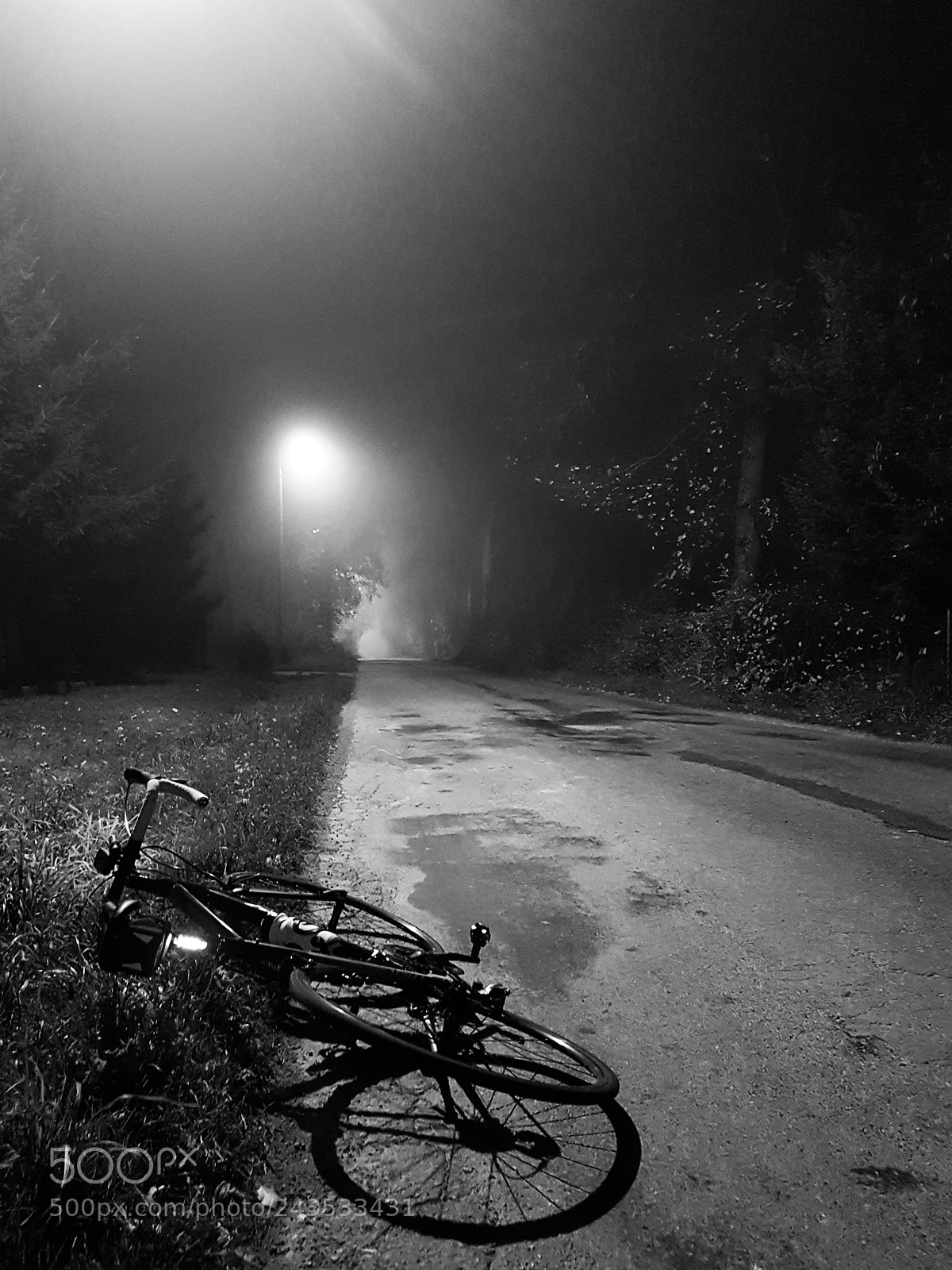 Samsung Galaxy S7 sample photo. Alone in the dark photography