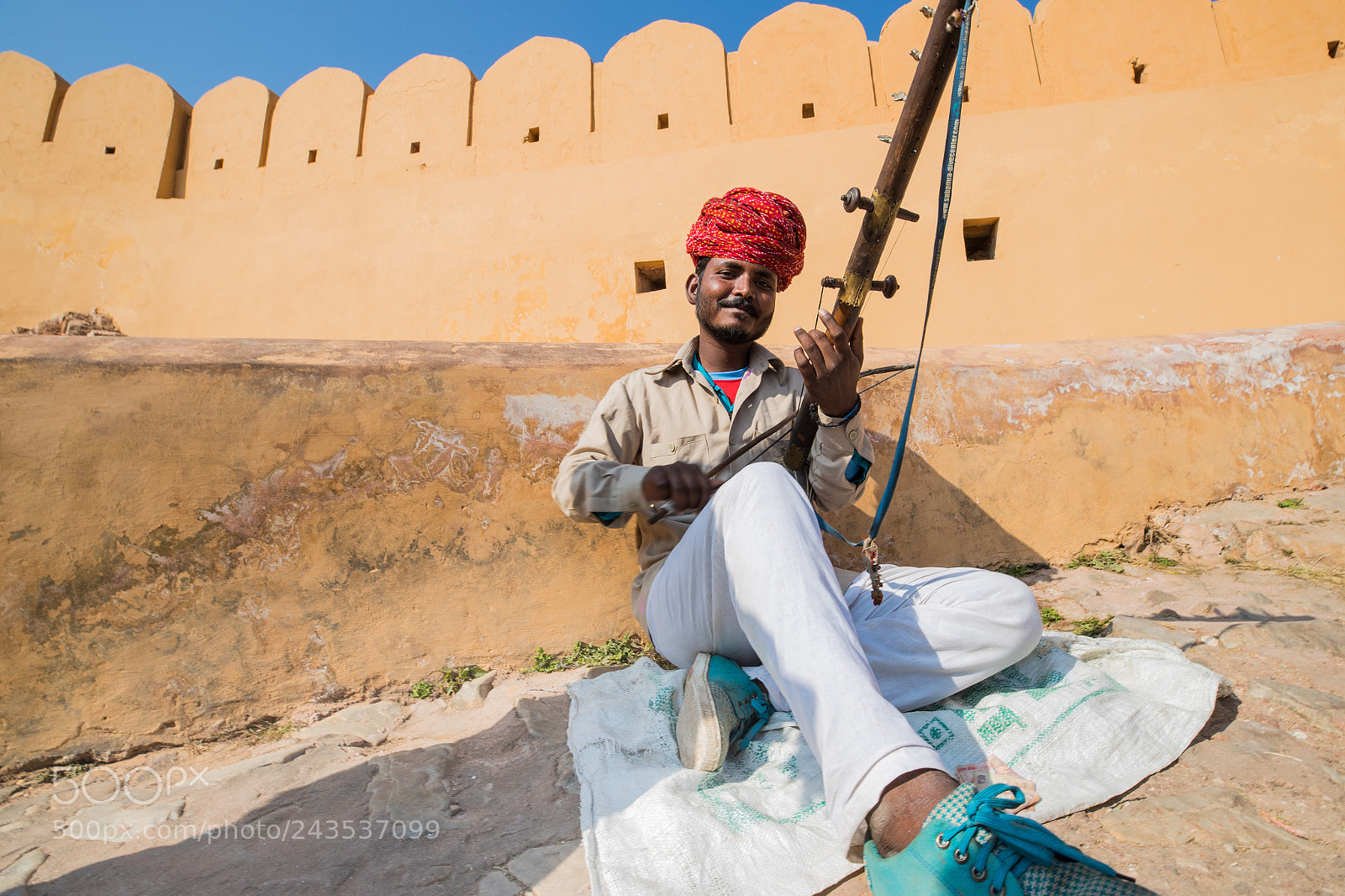 Canon EOS-1D X Mark II sample photo. The seated musician photography