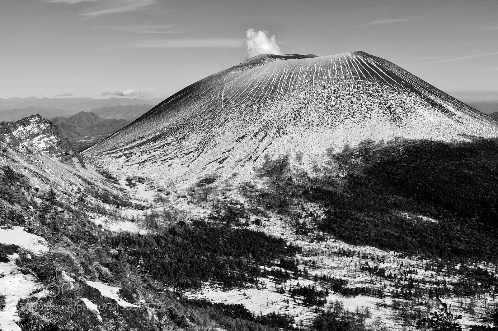 Pentax K-1 sample photo. 雪縞模様の浅間山 photography