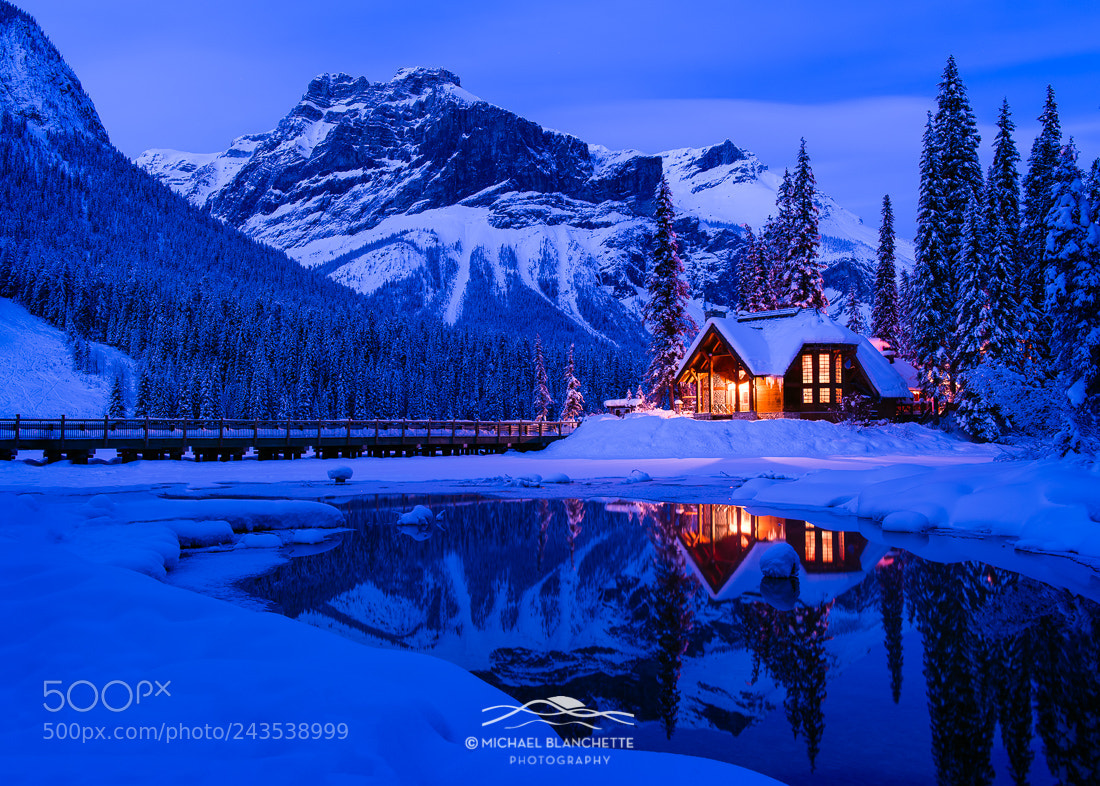 Nikon D850 sample photo. Mountain lodge at dusk photography