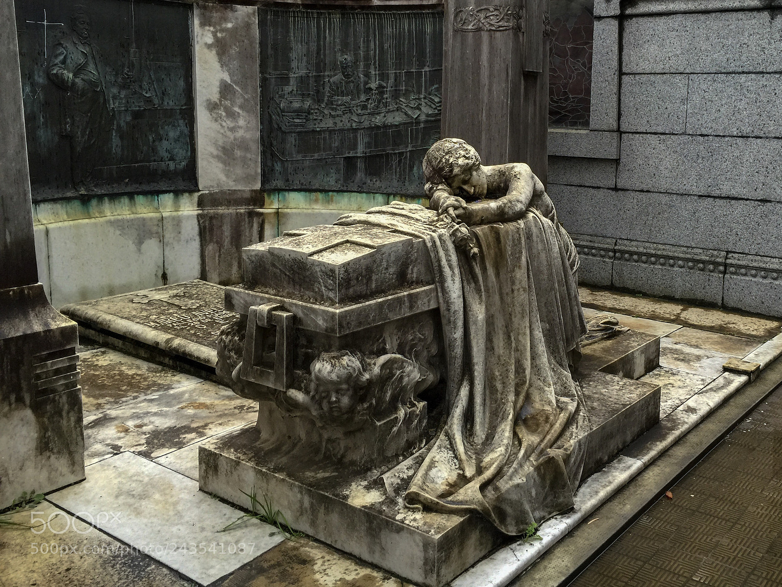 Apple iPhone 6 Plus sample photo. Cementerio la recoleta. photography