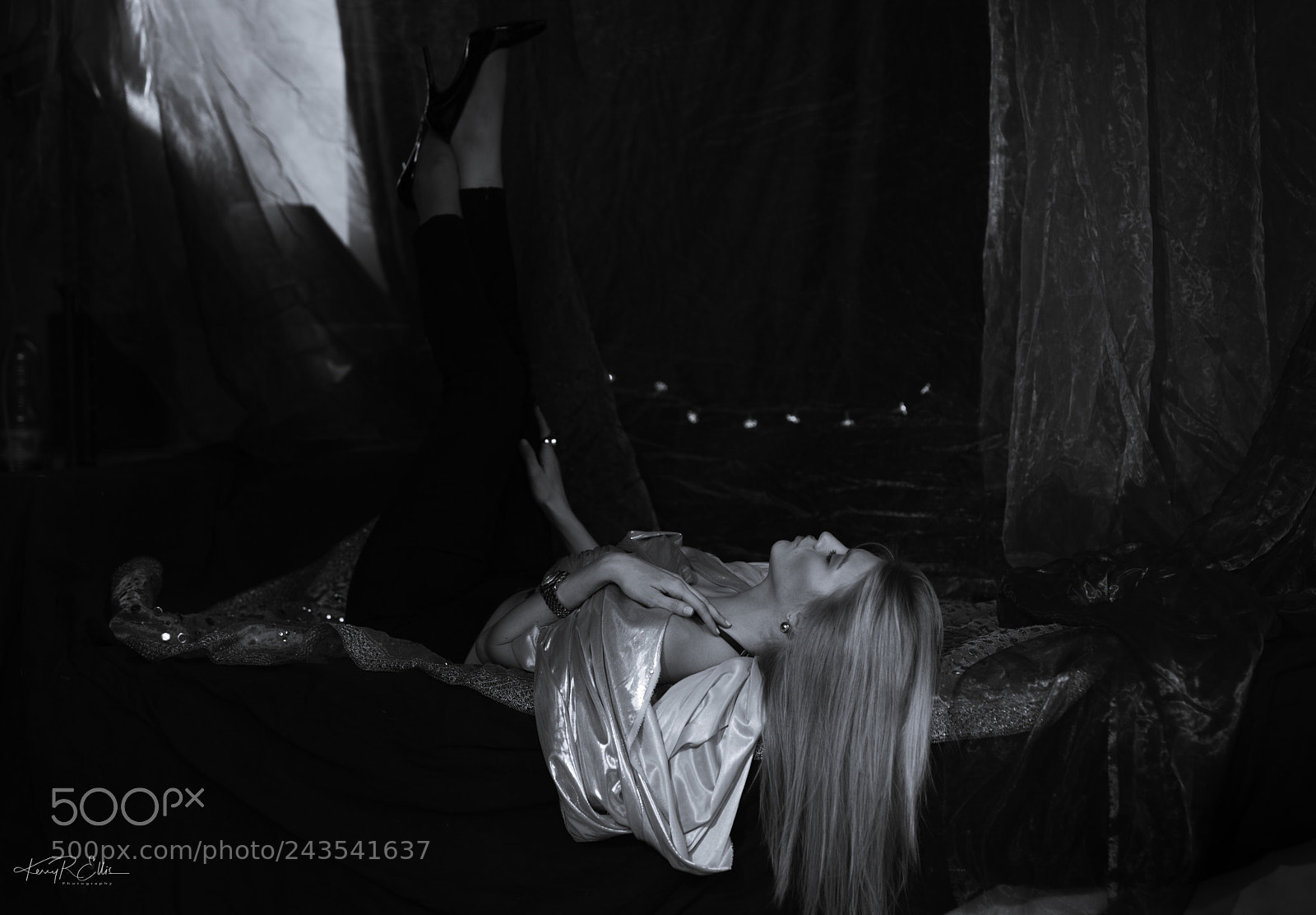 Nikon D810 sample photo. Cara in gold photography