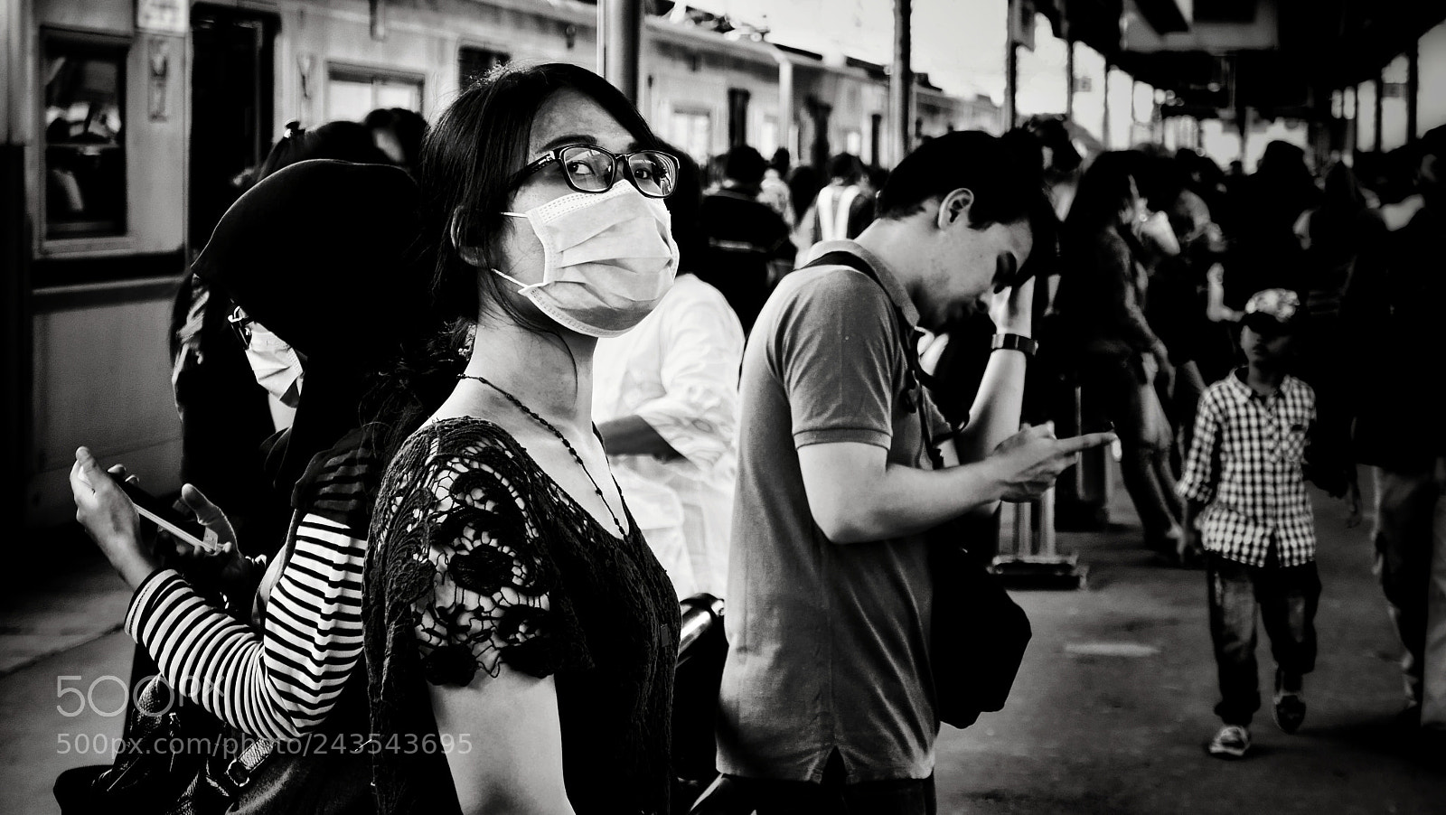 Panasonic Lumix DMC-LX100 sample photo. Woman on street photography