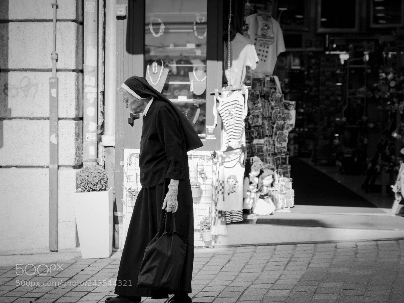 Nikon D7200 sample photo. Take a walk on photography