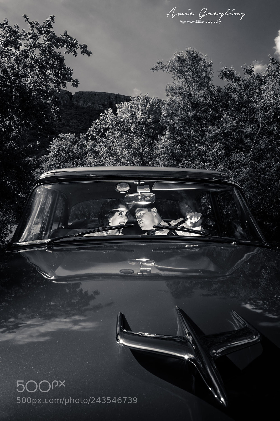 Fujifilm X-T2 sample photo. Couple in car photography
