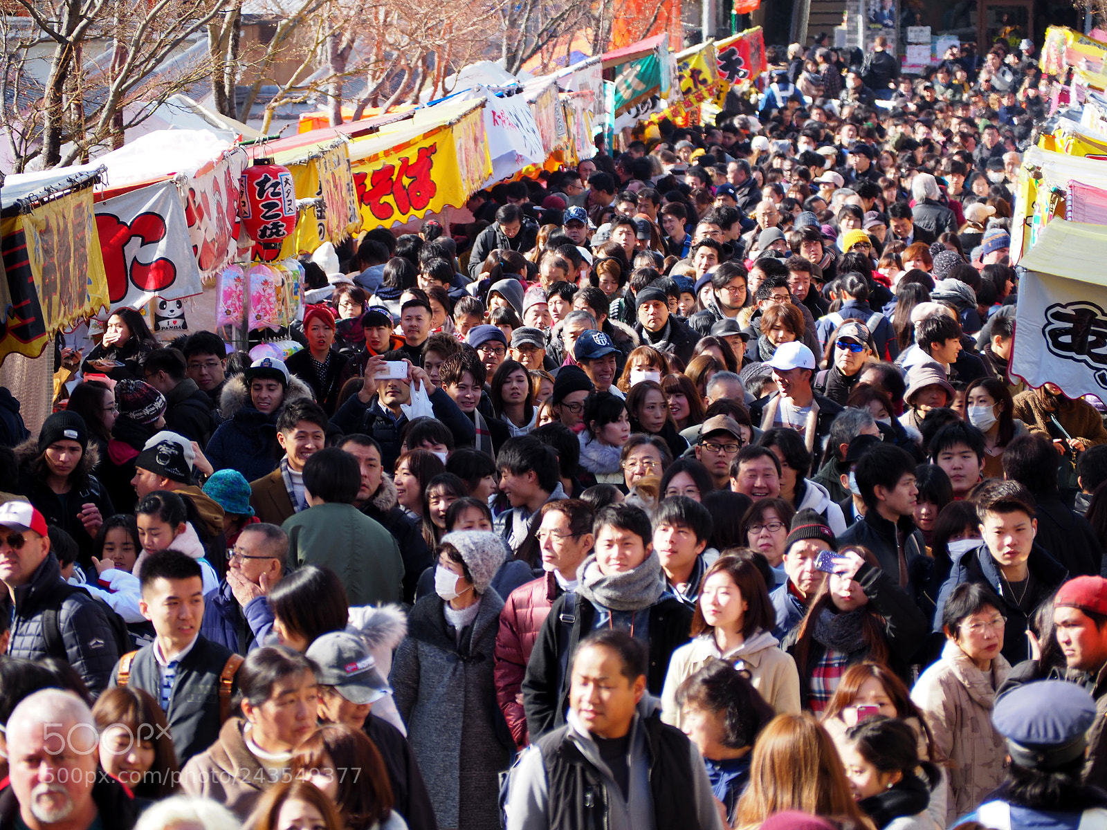 Olympus OM-D E-M10 II sample photo. Crowds photography