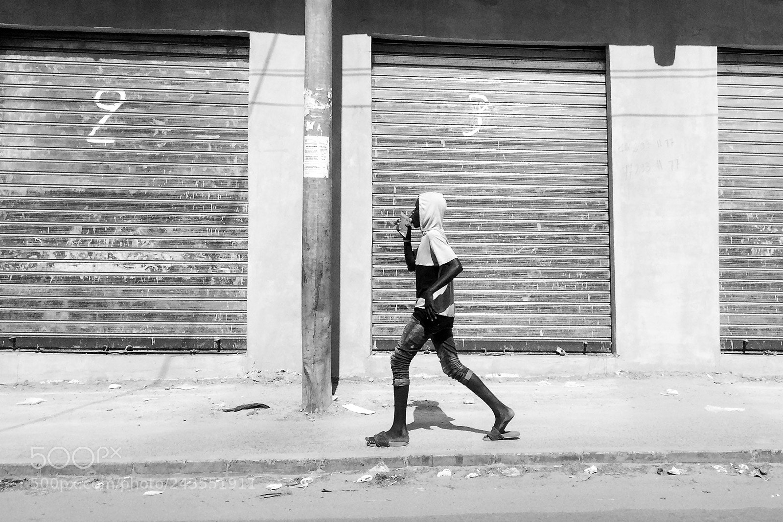 Apple iPhone 5s sample photo. Walking with a bag photography