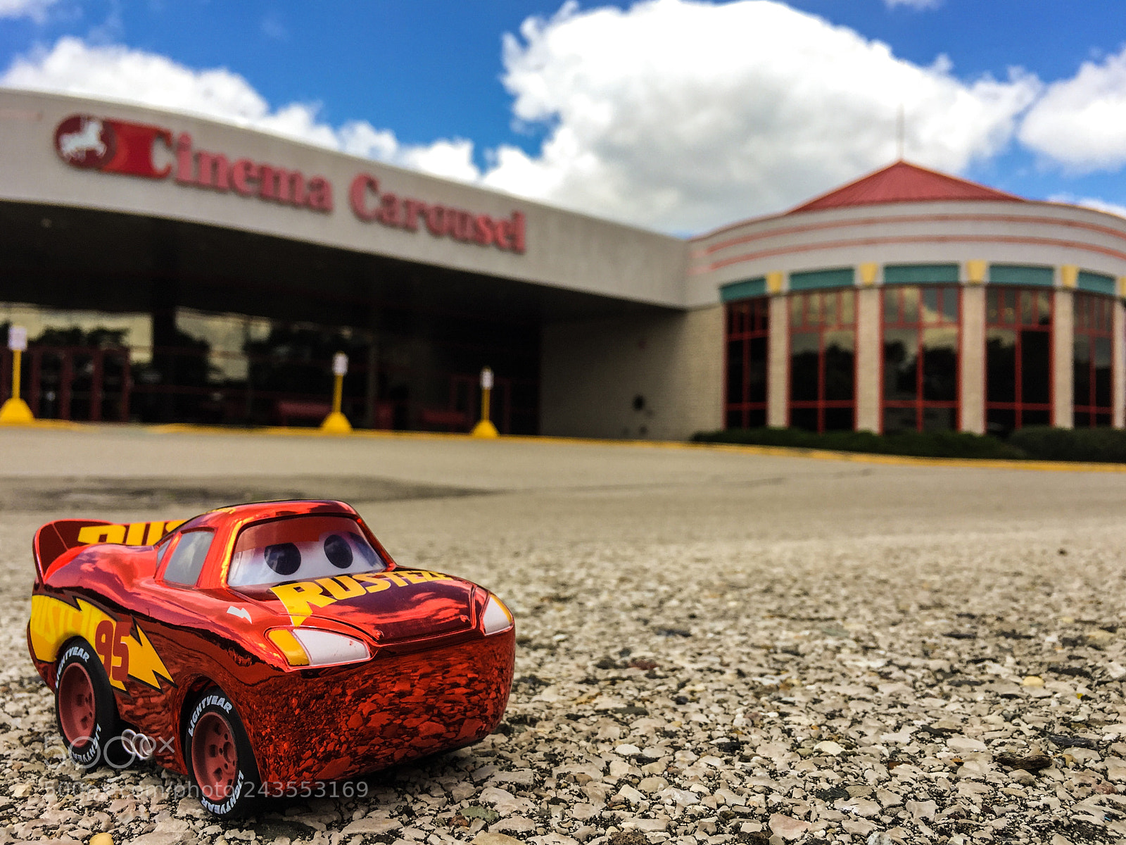 Apple iPhone 6 Plus sample photo. Cinema carousel photography