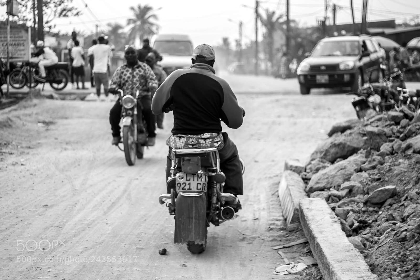 Canon EOS 550D (EOS Rebel T2i / EOS Kiss X4) sample photo. Dayjob : mototaximan photography